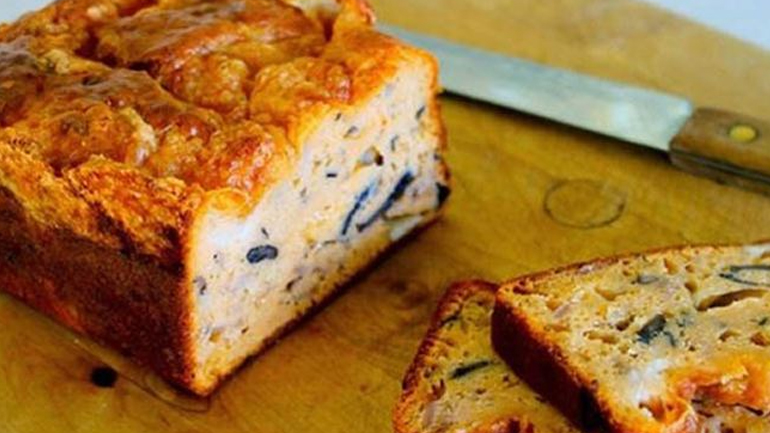 Κέικ με τυριά και μανιτάρια