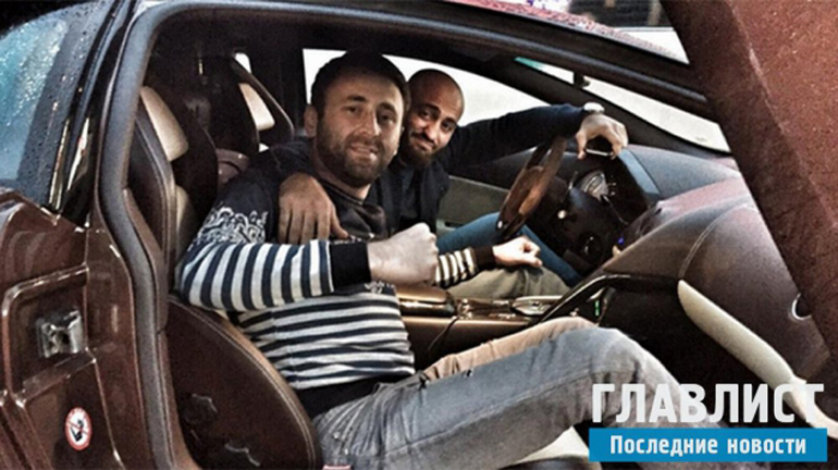 Ο Ρώσος μέσα στο αγαπημένο του αυτοκίνητο...