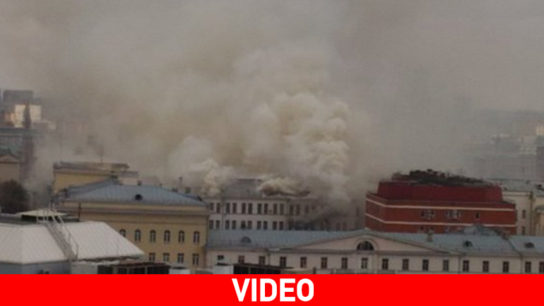 Στις φλόγες το κτήριο του ρωσικού υπουργείου Άμυνας