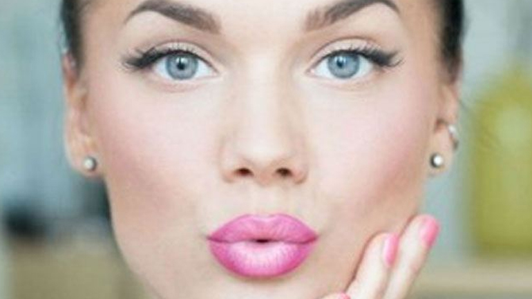 Καταπληκτικό μυστικό για να κάνετε το γυαλιστερό κραγιόν σας ματ