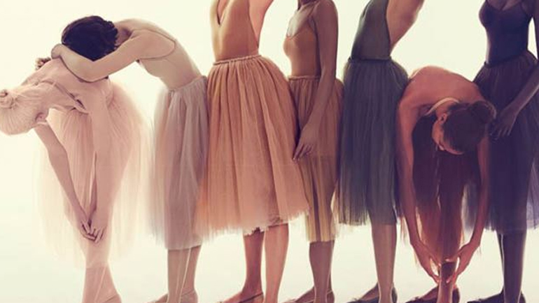H νέα «nude» κολεξιόν του Christian Louboutin περνά αντιρατσιστικό μήνυμα