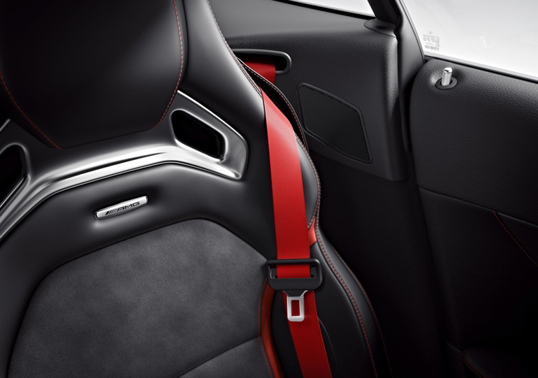 Σε ένα μοντέλο που φέρει τα γράμματα AMG η λεπτομέρεια κάνει τη διαφορά...