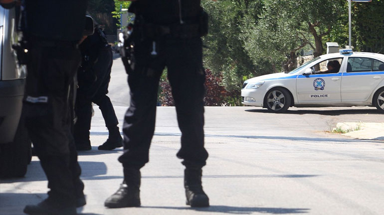 Ένστολοι σε κύκλωμα διακίνησης όπλων σε Κρήτη και Αθήνα