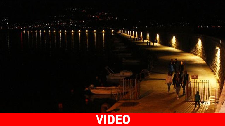 Ένα «χιλιόμετρο» φωτός στο λιμάνι της Καλαμάτας