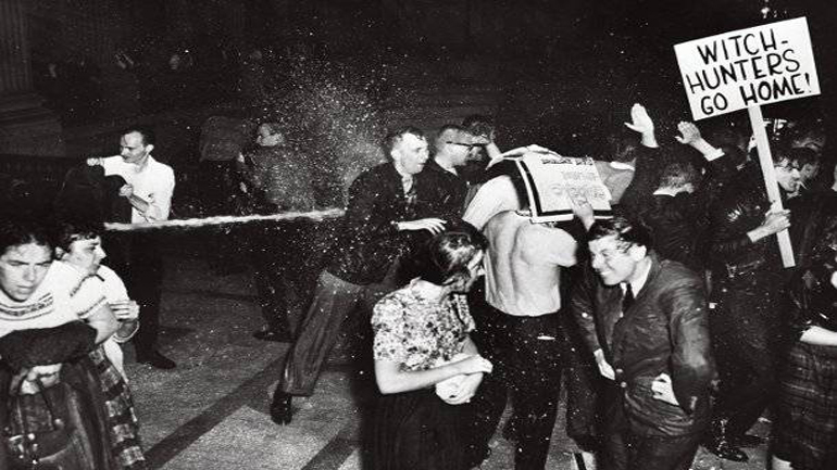 Αμερικανός υπουργός συνέδεσε την αντι-μουσουλμανική ρητορική με το «κυνήγι των κομμουνιστών» Αμερικανός υπουργός συνέδεσε την αντι-μουσουλμανική ρητορική με το «κυνήγι των κομμουνιστών»