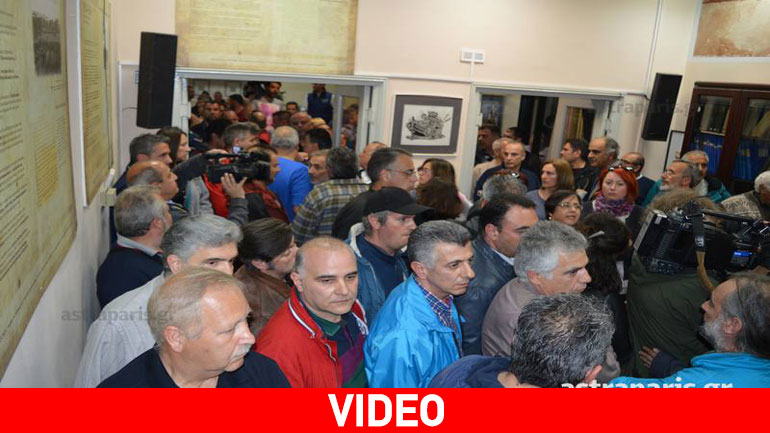 Εισβολή πολιτών στο δημαρχείο Χίου λόγω προσφυγικού Εισβολή πολιτών στο δημαρχείο Χίου λόγω προσφυγικού