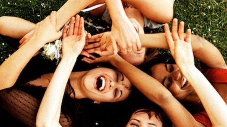 Μια αγκαλιά από τους πραγματικούς φίλους, θα τα λύσει όλα!