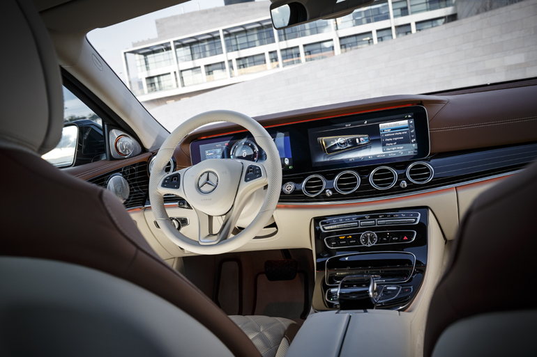 Το εσωτερικό της έχει αλλάξει θυμίζοντας υπερπολυτελή αυτοκίνητα...