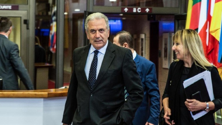 Αβραμόπουλος: Σύμφωνα με το διεθνές δίκαιο η αντιμετώπιση των προσφύγων