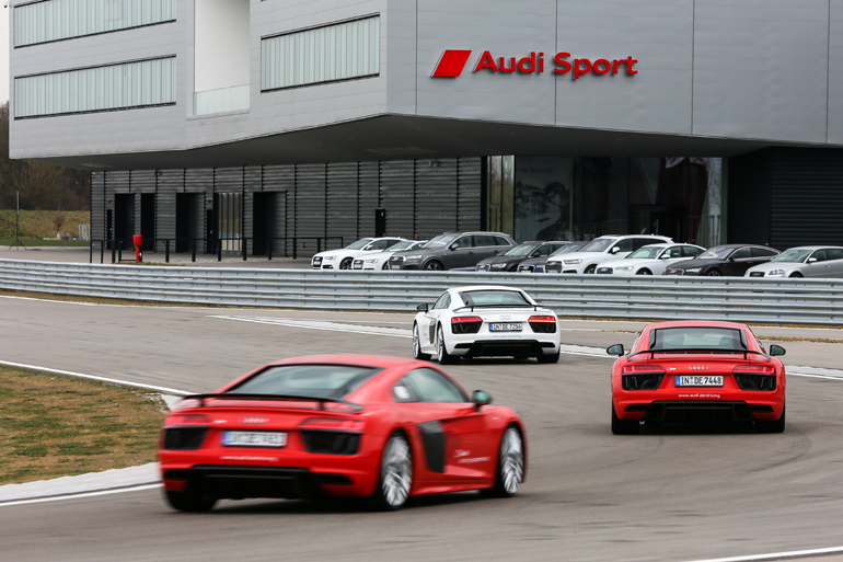 Ο εκπαιδευτής μπροστά και οι... μαθητές ακολουθούν!