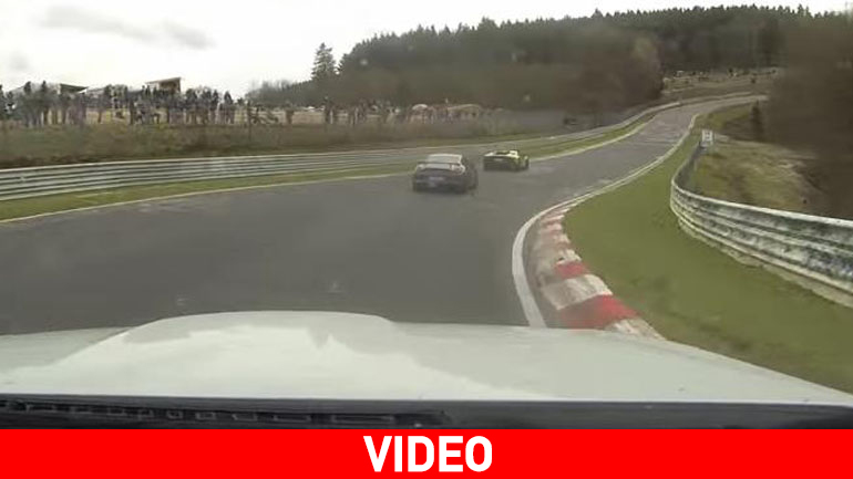 Ταξί κυνηγά Porsche και Lamborghini!