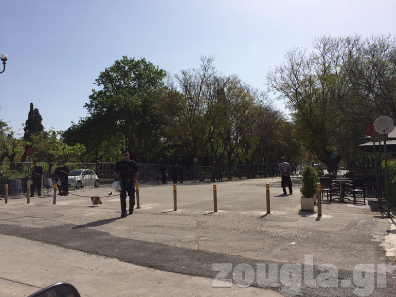 Κάγκελα και αστυνομικοί περιμετρικά του Ζαππείου