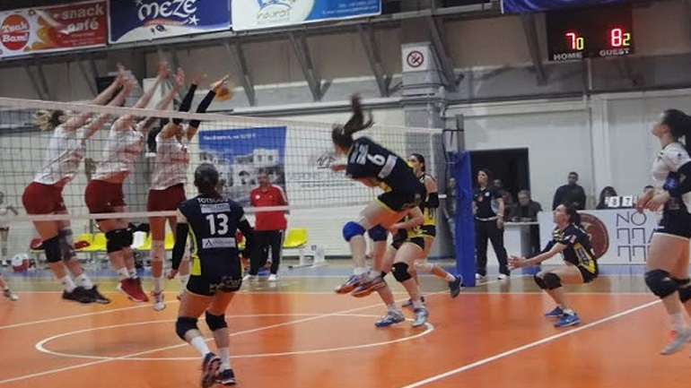 Βόλεϊ: Στον τελικό οι γυναίκες του Ολυμπιακού