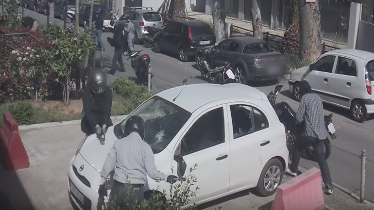 Δύο συλλήψεις για την επίθεση στο «Πρώτο Θέμα» – το κείμενο της ανάληψης ευθύνης από τον «Ρουβίκωνα»