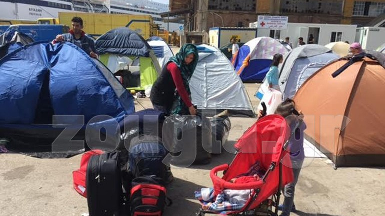 Σε 4.550 ανέρχονται οι μετανάστες και οι πρόσφυγες στο λιμάνι του Πειραιά