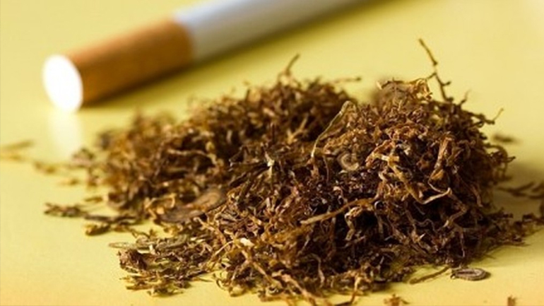 Κυκλοφορούσε με λαθραίο καπνό