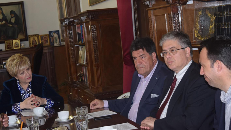 Tα Eλληνικά Πετρέλαια στηρίζουν το έργο της απορρύπανσης του Θερμαϊκού