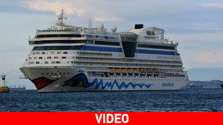 Η άφιξη του «AIDAbella» στο λιμάνι του Πειραιά
