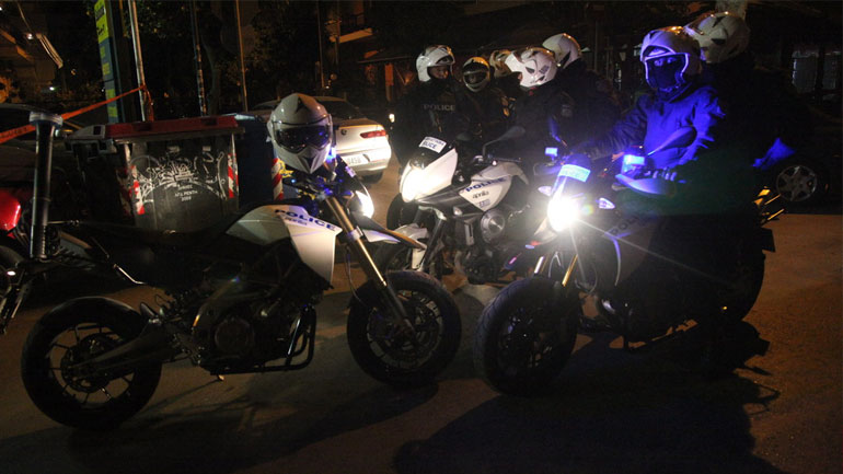 Καταδίωξη ύποπτου οχήματος στα Σπάτα