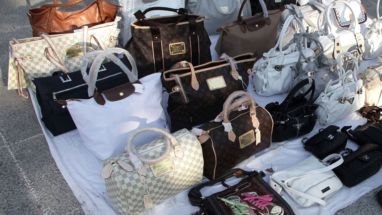 Κατασχέθηκαν περισσότερα από 2.000 προϊόντα παραεμπορίου στη Θεσσαλονίκη