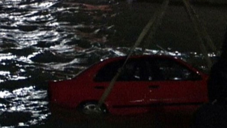 Νεκρή 43χρονη που έπεσε με το αυτοκίνητό της στον Θερμαϊκό