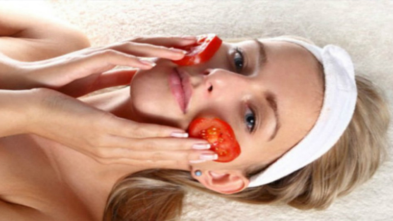 Μάσκα ομορφιάς… με ντομάτα για λαμπερή επιδερμίδα