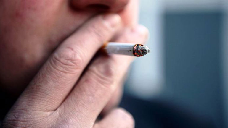 Έρευνα: Κάπνισμα και ανεργία πάνε πακέτο