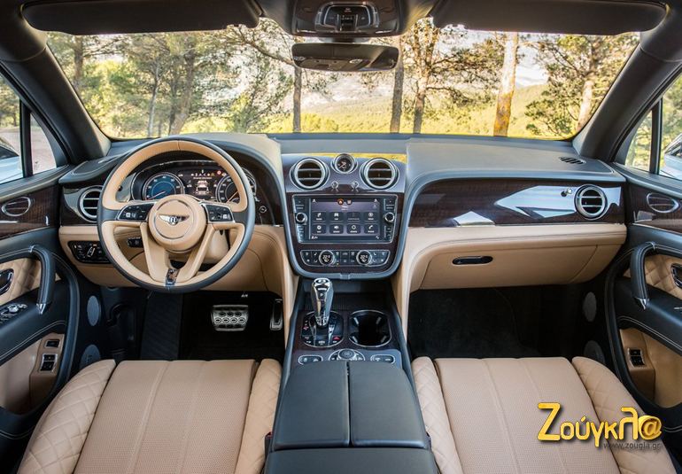 Το πολυτελές εσωτερικό του μοντέλου...