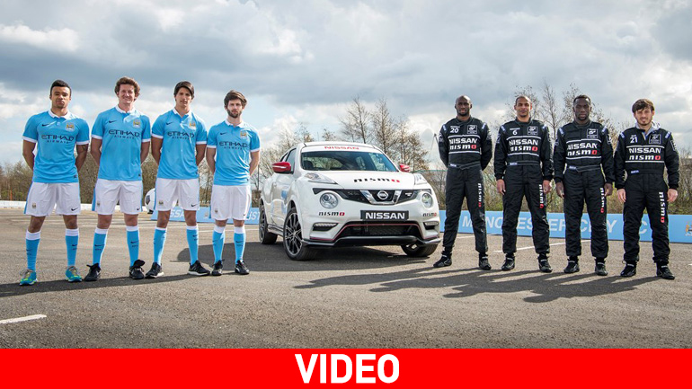 Ποδοσφαιριστές βάζουν αγωνιστικές φόρμες και πιάνουν το τιμόνι