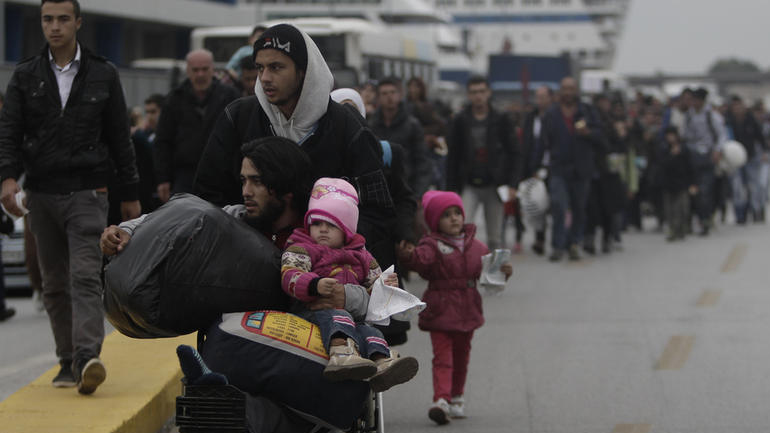 Περίπου 3.800 μετανάστες και πρόσφυγες στο λιμάνι του Πειραιά