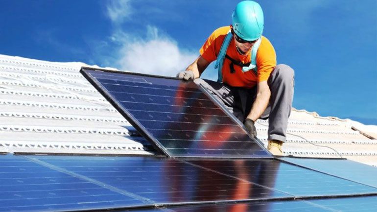 ΗΠΑ: Φωτοβολταϊκά σε στέγες μπορούν να ηλεκτροδοτήσουν κατά 40%