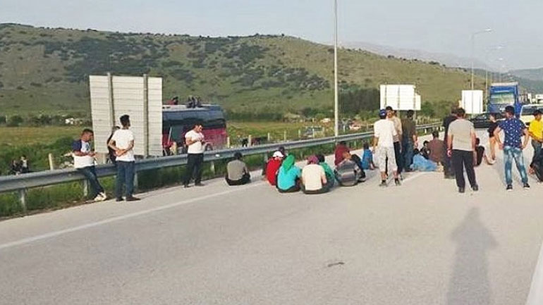 Ιωάννινα: Καθιστική διαμαρτυρία από πρόσφυγες στην Εγνατία