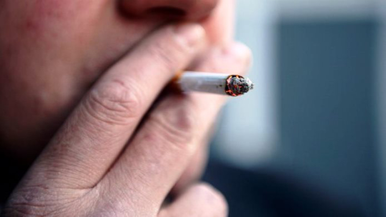 Έρευνα: Οι καπνιστές βρίσκουν δυσκολότερα εργασία από τους μη καπνιστές