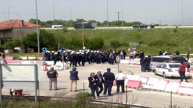 Αλληλέγγυοι κατέλαβαν το δημαρχείο των Ιωαννίνων μετά τις προσαγωγές Αλληλέγγυοι κατέλαβαν το δημαρχείο των Ιωαννίνων μετά τις προσαγωγές