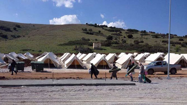 Φωτιά στον καταυλισμό προσφύγων στη Λάρισα