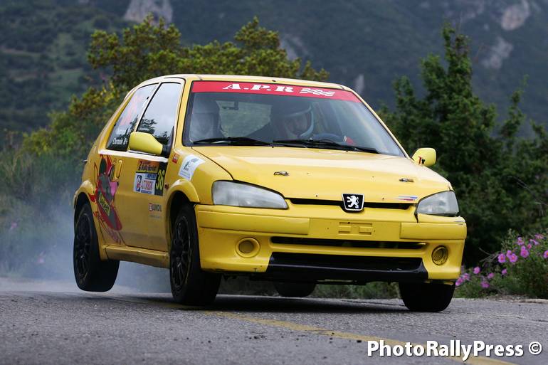 Το πλήρωμα Astrios - Χρόνης με Peugeot 106...