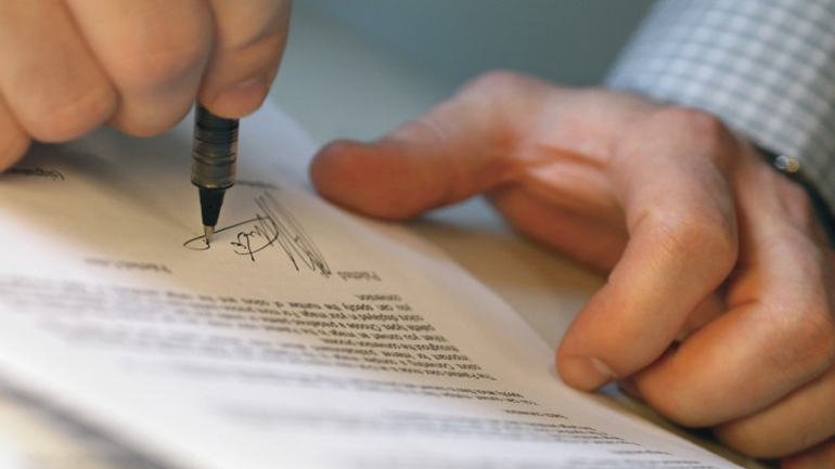 Συνεχίζουν την αποχή οι συμβολαιογράφοι