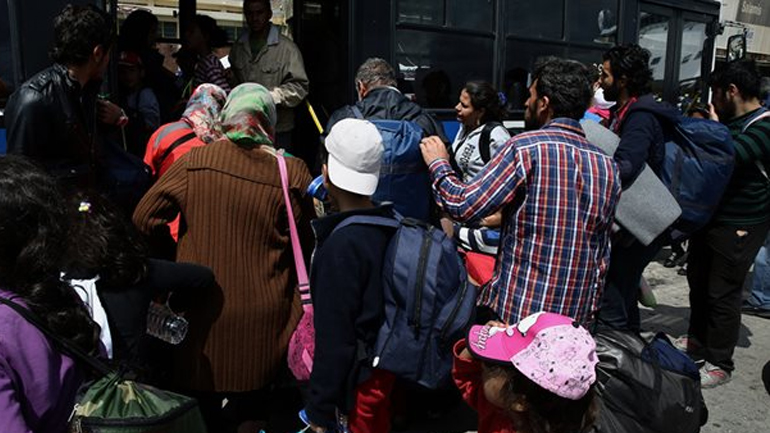 Μέσα στην εβδομάδα η μετακίνηση μεταναστών από τον Πειραιά στον Σκαραμαγκά