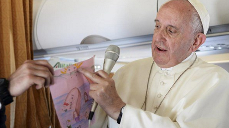 «Όχι σε πολιτική εκμετάλλευση του ταξιδιού στη Λέσβο» λέει ο πάπας