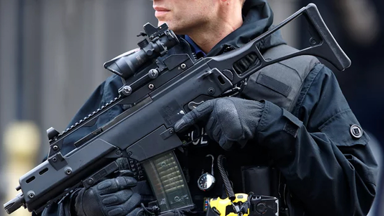 Βρετανία: Ελεύθερος με εγγύηση αφέθηκε ο ένας από τους πέντε υπόπτους για τρομοκρατία