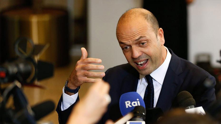 O Ιταλός ΥΠΕΣ ελπίζει ότι η Λιβύη θα περιορίσει τις μεταναστευτικές ροές