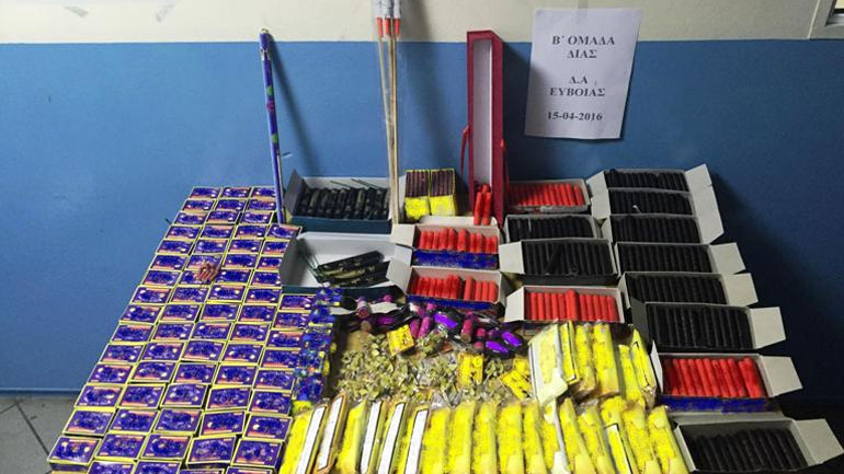 Χαλκίδα: Συλλήψεις δύο ατόμων για βεγγαλικά