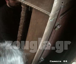 Οι μοναχές δεν έδιναν τα κλειδιά για το λουκέτο. Όταν ανέλαβε την ευθύνη ο Μητροπολίτης οι πιστοί άνοιξαν την κλειδαριά