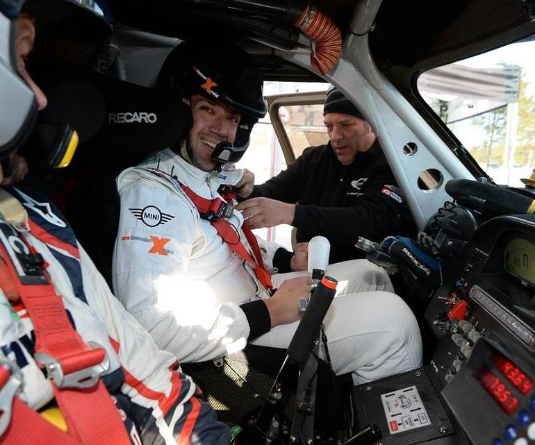 Η χαρά όταν ετοιμάζεσαι να οδηγήσεις ένα τέτοιο αυτοκίνητο..