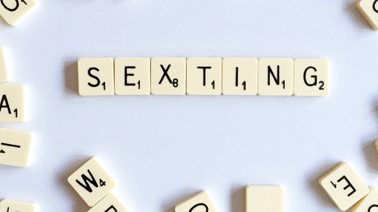 Πόσο συχνό είναι το sexting στα παντρεμένα ζευγάρια;
