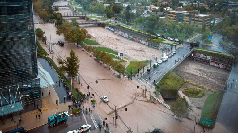 Χιλή: Καταρρακτώδεις βροχές άφησαν ένα νεκρό και τεράστιες καταστροφές