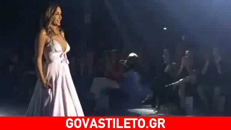 Η εντυπωσιακή είσοδος της οικοδέσποινας του Madwalk 2016, Δέσποινας Βανδή