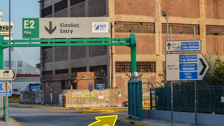 Mεταφορά 450 ατόμων από τον επιβατικό σταθμό της πύλης Ε2 στην πέτρινη αποθήκη και την Ε1