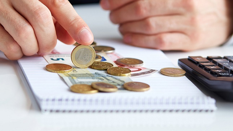 Σοκ για τα «μπλοκάκια» – Αυξάνονται οι ασφαλιστικές εισφορές