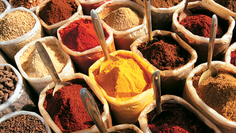 Δέσμευση 4,4 τόνων μπαχαρικών από το Μπανγκλαντές στο τελωνείο του Πειραιά